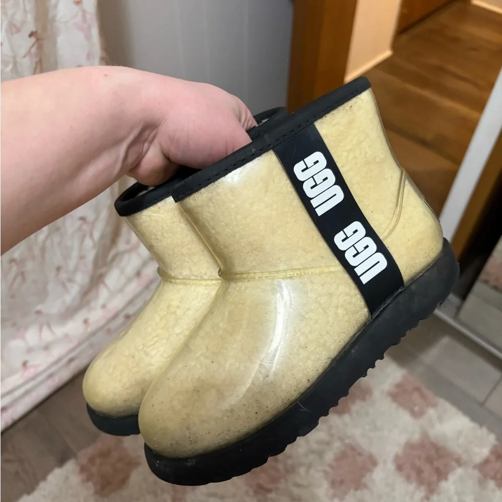 UGG Women's Cream Ankle Booties